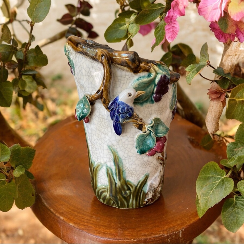 Antique Majolica Vase with many applied, high-relief details. - Picture 8 of 15